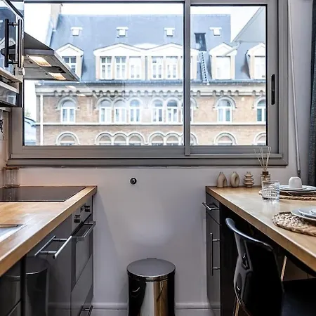 Cosy With Sunny Balcony
