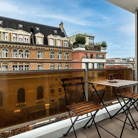 Cosy With Sunny Balcony * Paris