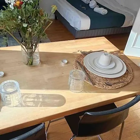 Cosy With Sunny Balcony *
